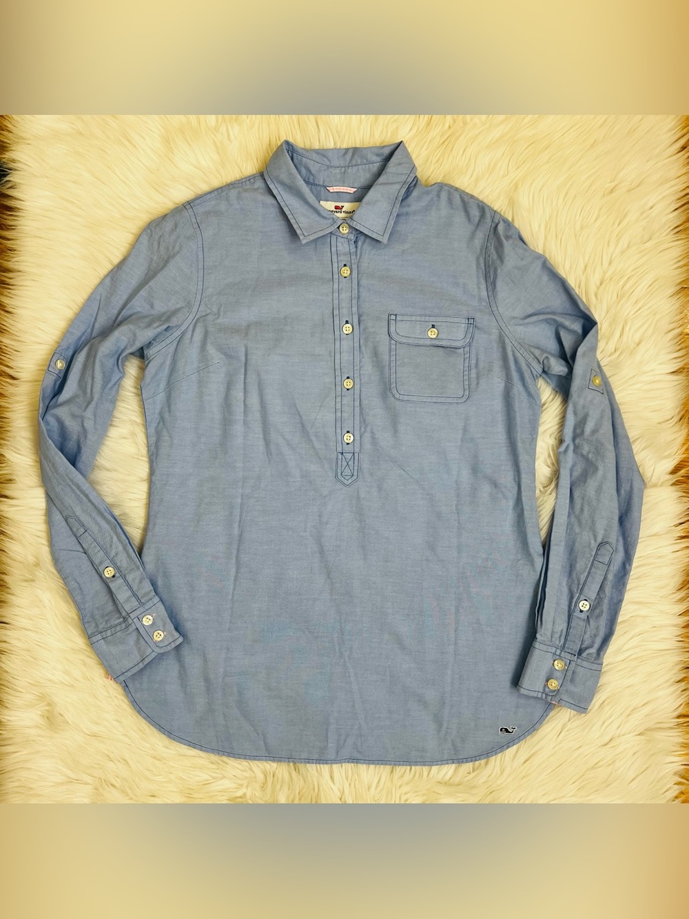 NWOT! Vineyard Vines Women’s Blue
Cuff Long Sleeve 1/4 Button Up Sz 6